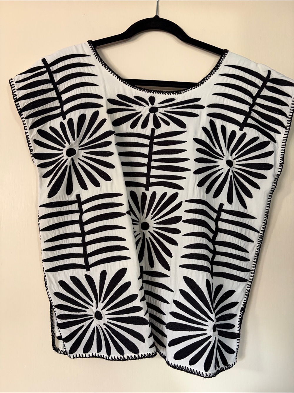 J. Marie Women's Black & White Floral Embroidered Blouse